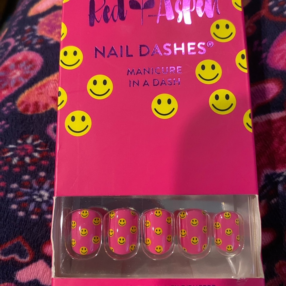 Red Aspen Nail Dashes
Over 485 sets to choose from
